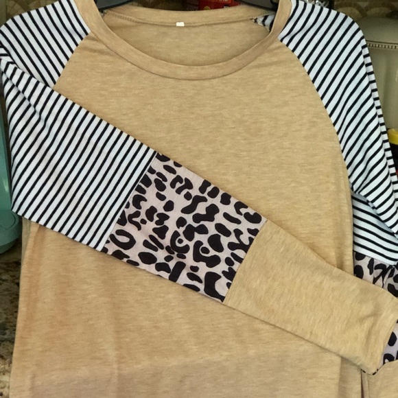 🌸Long Sleeve Leopard Raglan T-Shirt - Picture 5 of 8